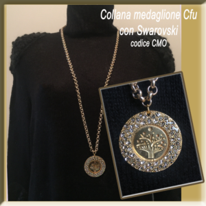Collana medaglione e cristalli